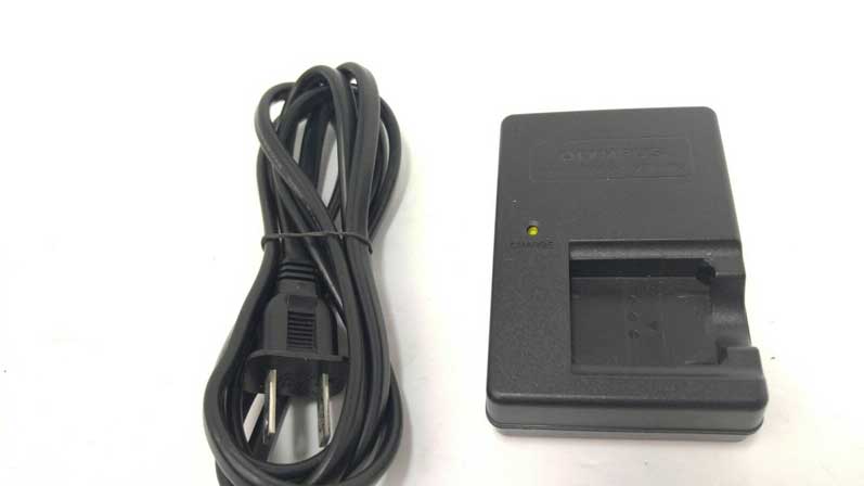 Olympus battery charger - LI-60C - Click Image to Close