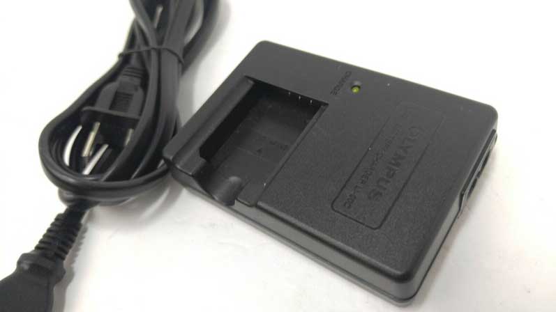 Olympus battery charger - LI-60C - Click Image to Close